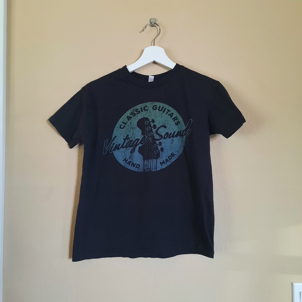 Classic Guitars Graphic Tee Shirt Vintage Sound Fender Gibson 100% Combed Cotton